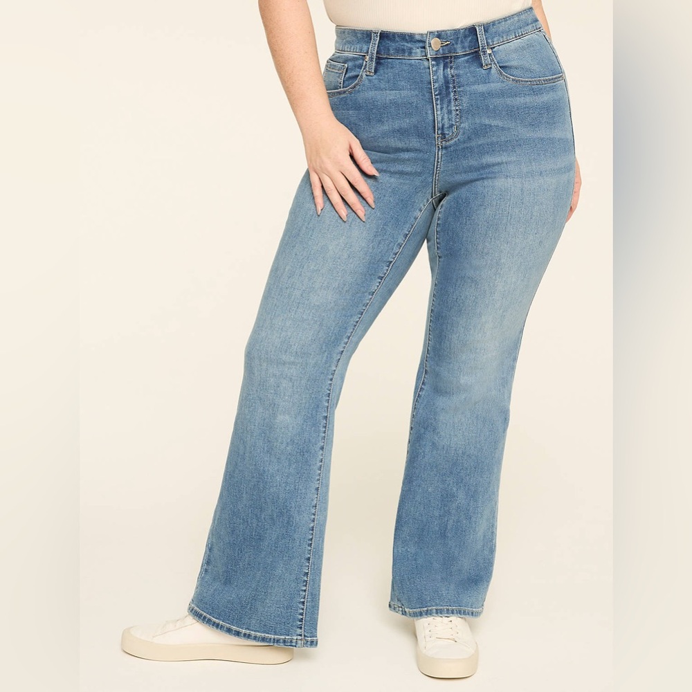 Lane Bryant Mid Rise Boot Cut Jeans size 24‎